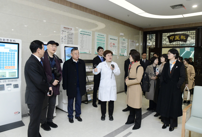 来宾参观新院.png 来宾参观新院.png