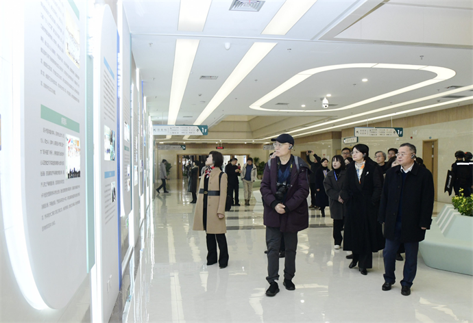 来宾参观新院2.png 来宾参观新院2.png