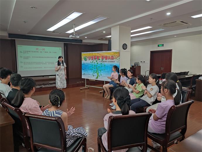 活动照片.jpg 活动照片.jpg