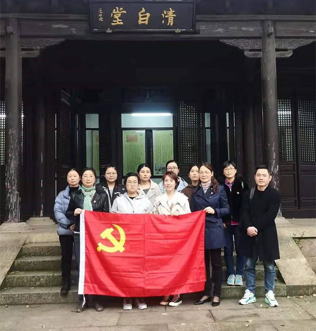 汪2_副本.jpg 汪2_副本.jpg