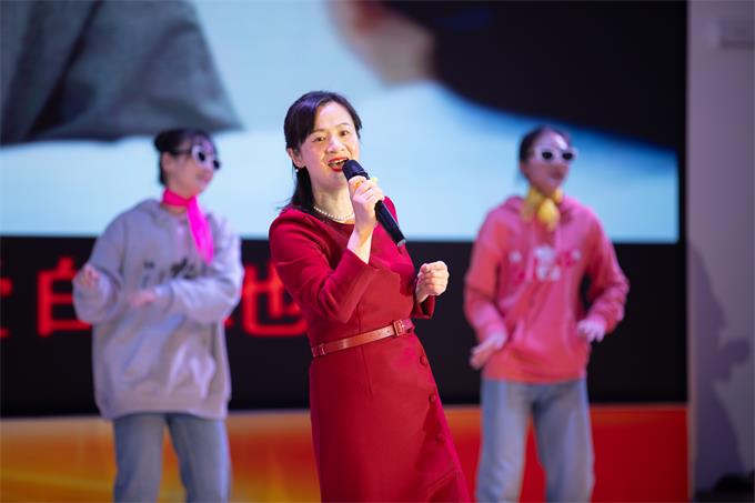 6.1歌伴舞《护花使者》.jpg 6.1歌伴舞《护花使者》.jpg