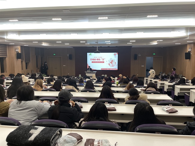 李国平授课.jpg 李国平授课.jpg