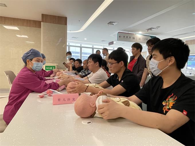 育儿沙龙1.jpg 育儿沙龙1.jpg