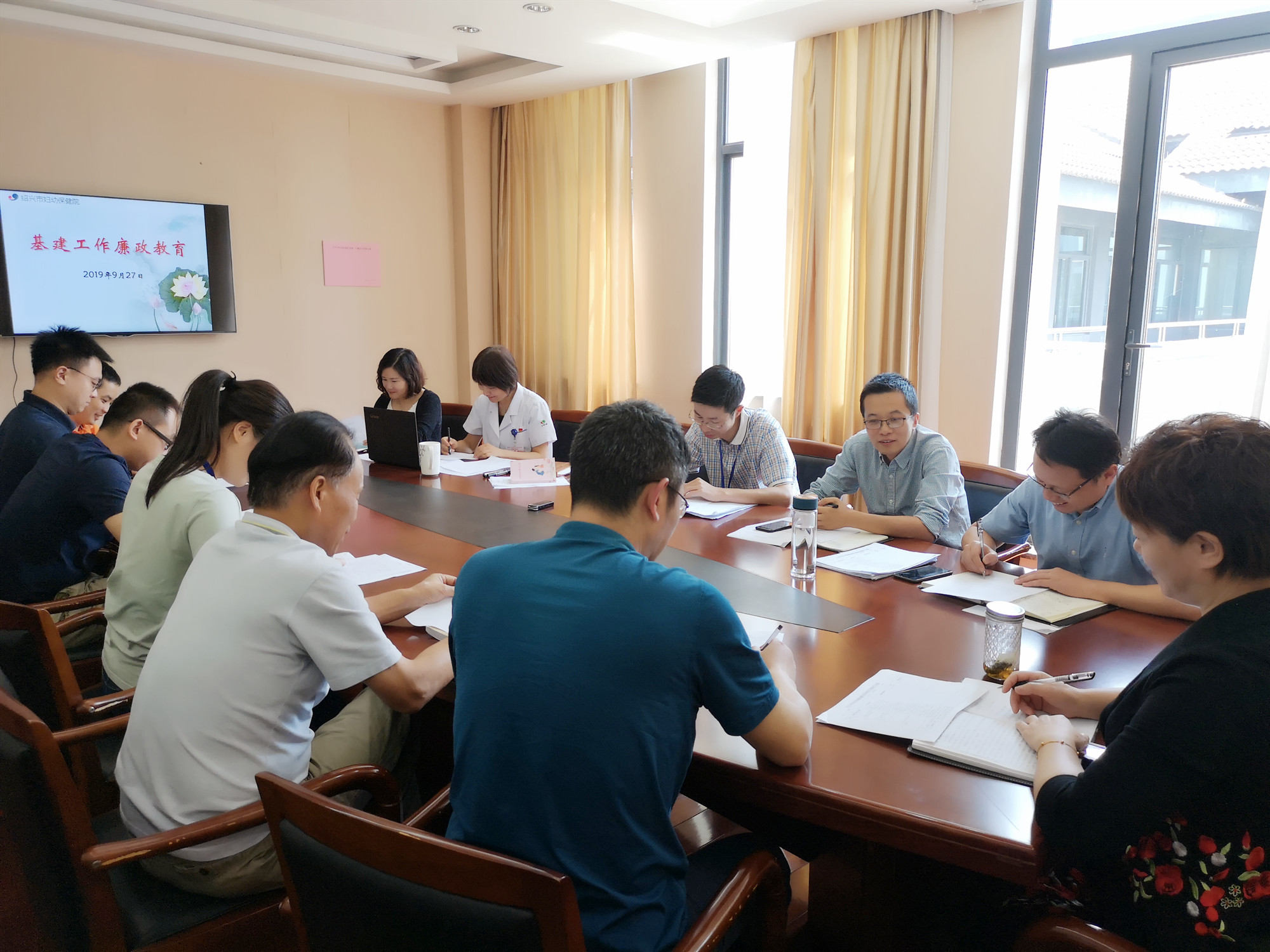 签订廉洁自律承诺书.jpg 签订廉洁自律承诺书.jpg