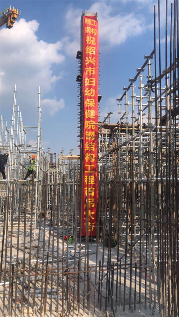 0924市妇保院首根钢柱吊顶成功图片1.png 0924市妇保院首根钢柱吊顶成功图片1.png