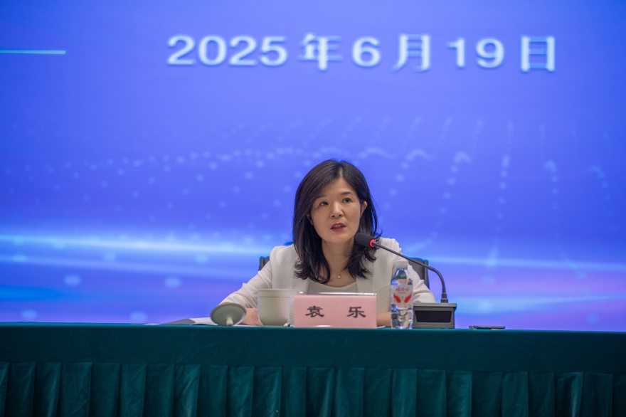 3袁乐主任.jpg 3袁乐主任.jpg