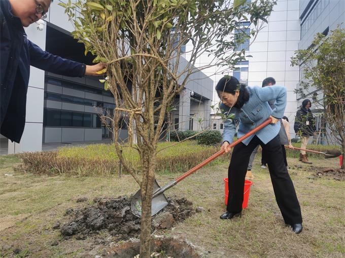 袁院长.jpg 袁院长.jpg