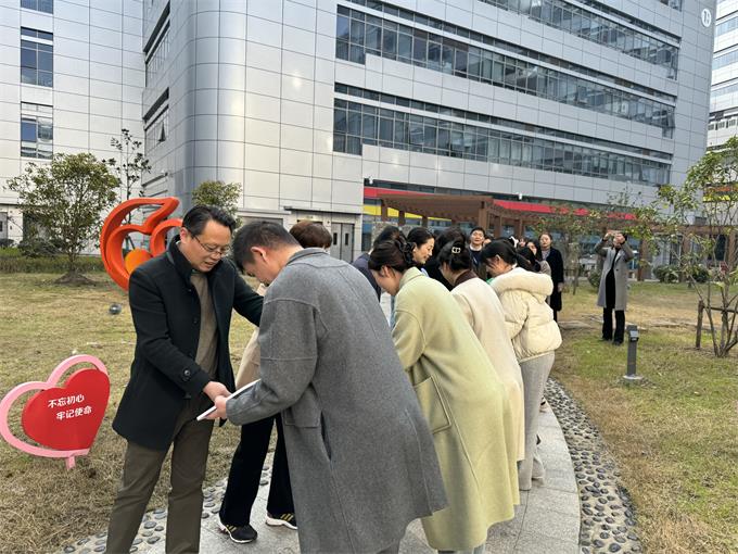 养护牌授牌2.jpeg 养护牌授牌2.jpeg