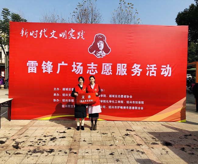 妇技支部雷锋广场1.jpg 妇技支部雷锋广场1.jpg