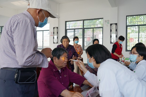 5.13义诊2.jpg 5.13义诊2.jpg