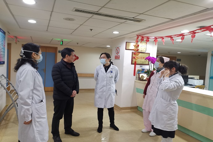 督导并慰问病区科室.JPG